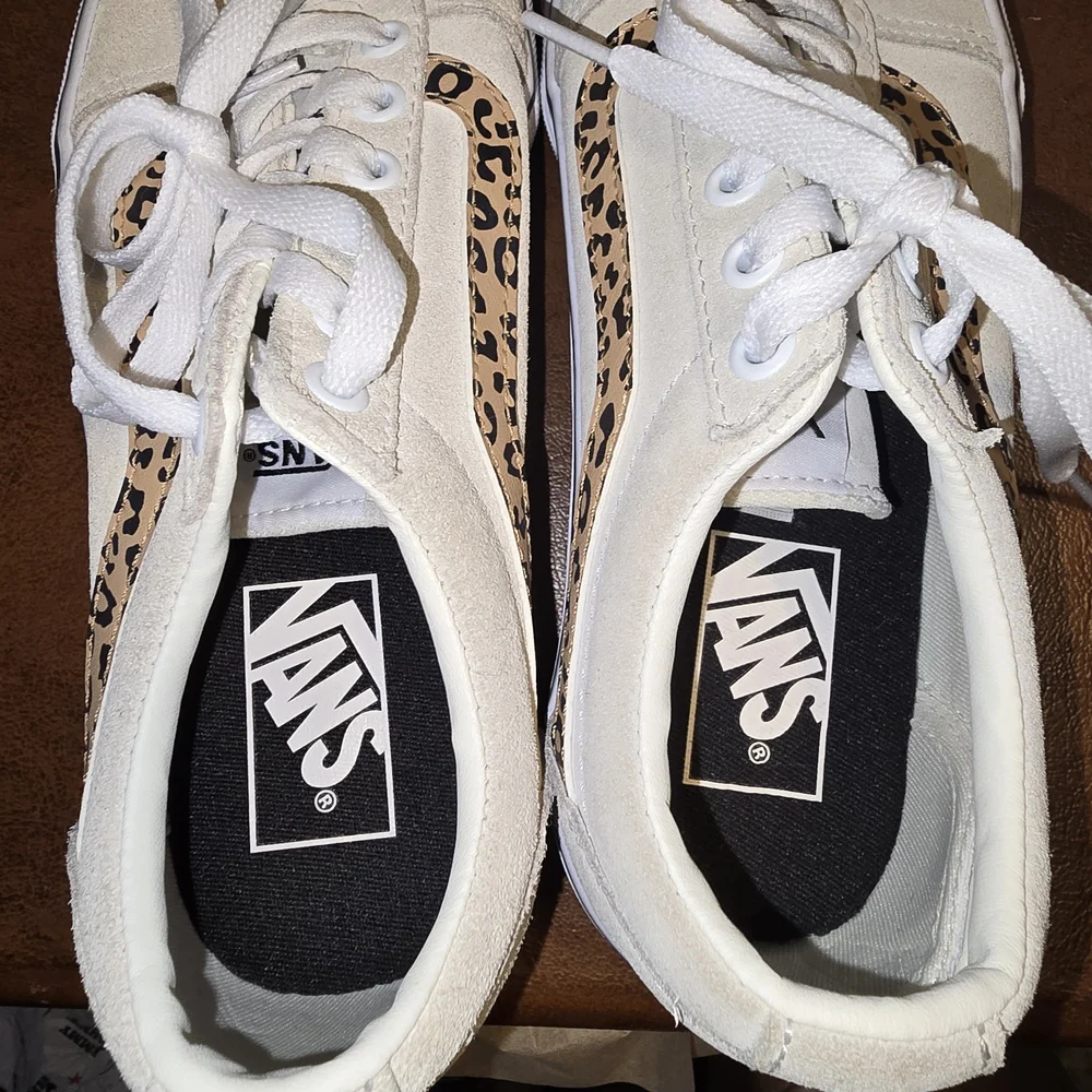 VANS Sneakers Women's Size 7.5 Leopard Print Skate Board Lace Up Shoes 507698 - Picture 3 of 6